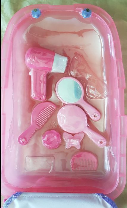 Mala/trolley infantil em plastico rígido  com rodas e pega telescópica