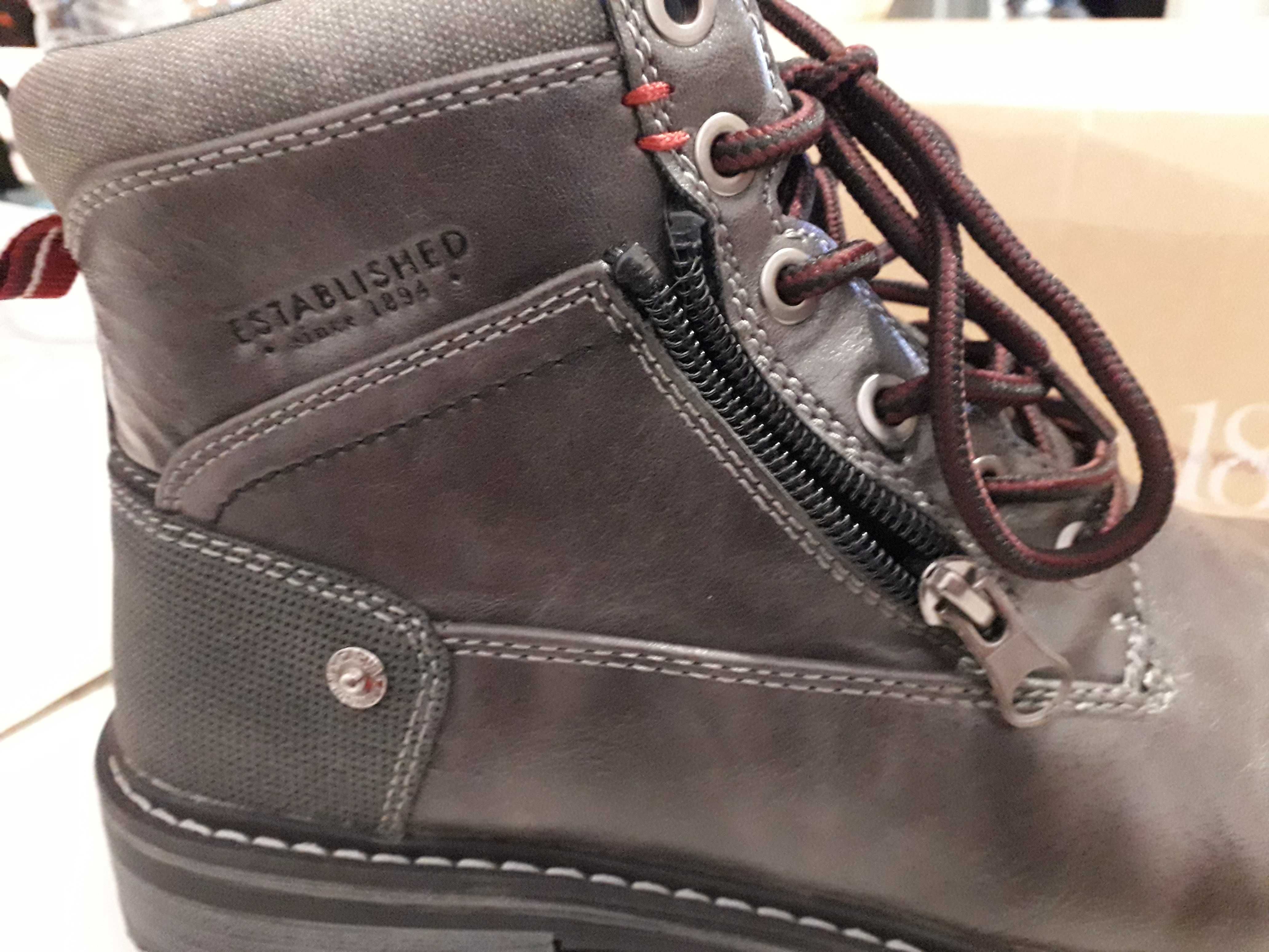 Botas (Botins). Marca BATA. Novas na caixa. Nunca usadas. Nº40 (Homem)