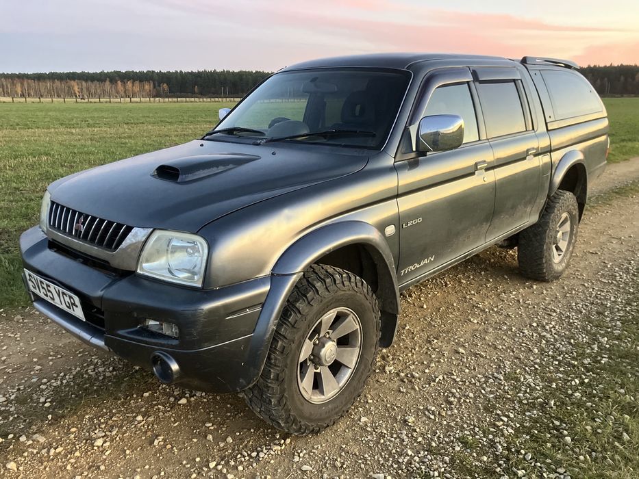 Mitshubishi L200 2.5 diesel 4x4 -Anglik