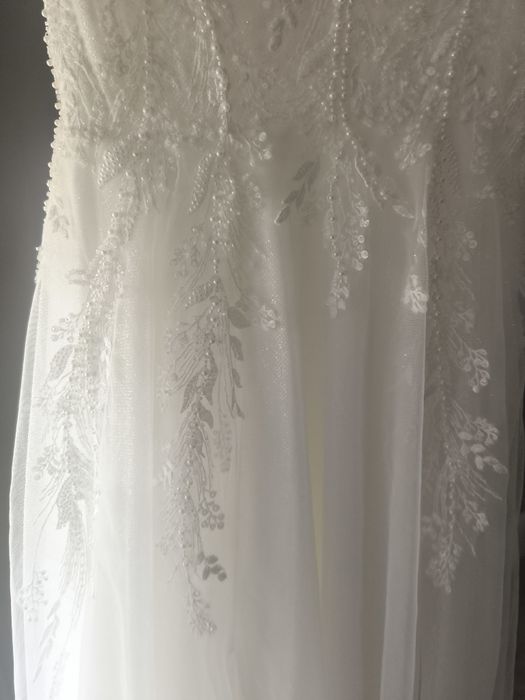 Brokatowa Suknia ślubna na ramiączkach z rozcięciem S Kelly Ivory