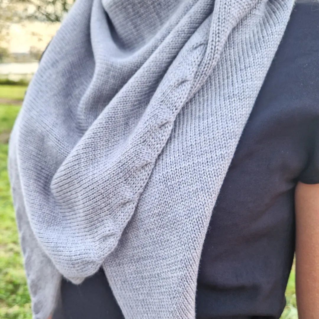 Damski szal trójkątny - baktus z 100% wełny merino