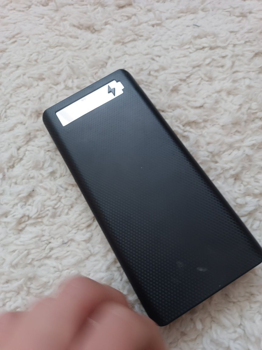 powerbank 20 000 mAh latarka micro USB USB C
