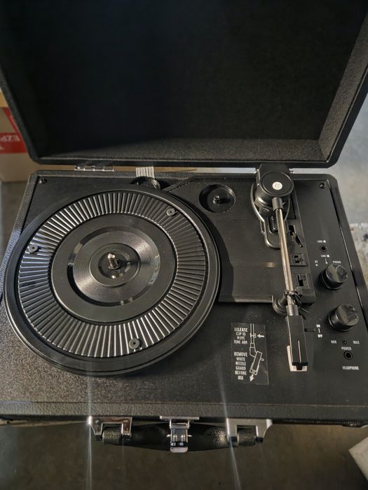 bezprzewodowy gramofon walizkowy