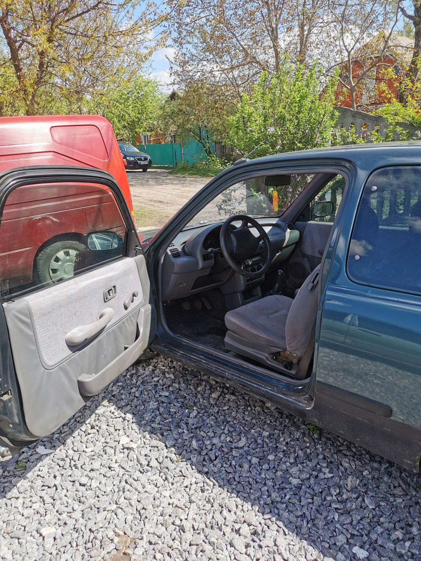 Продам власний автомобіль нісан мікра 1994р