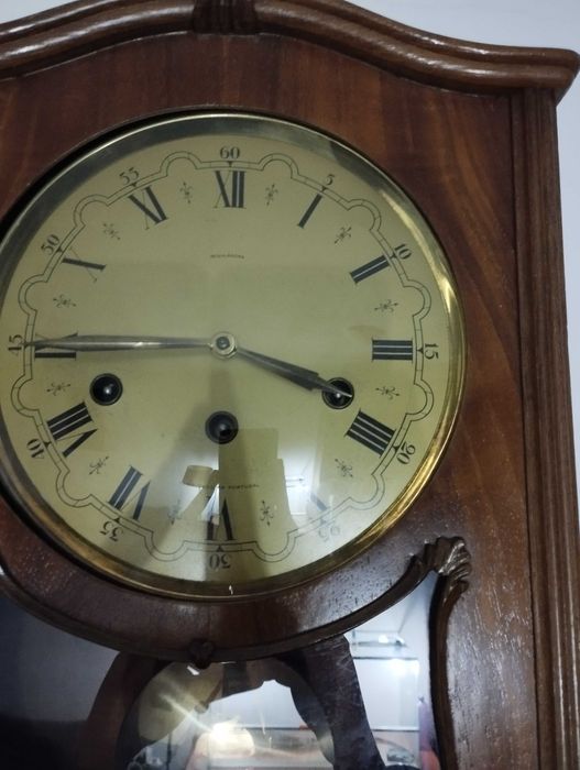 Relógio de parede marca reguladora