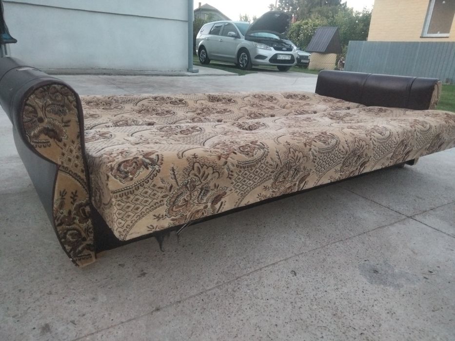 Кому потрібен дзвоніть.