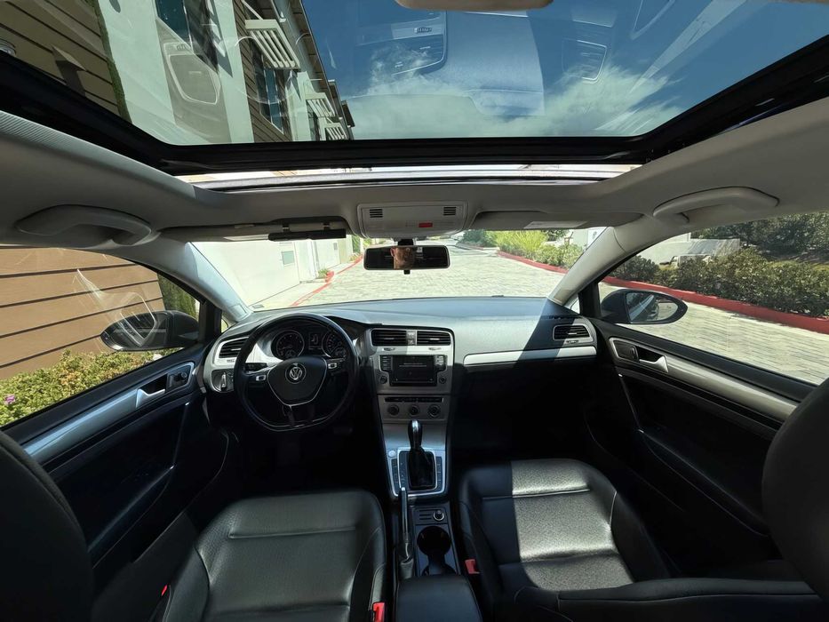 Volkswagen Golf      2017