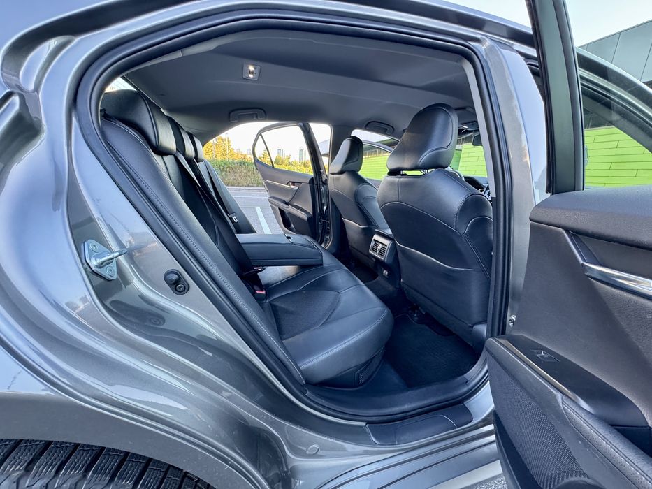 Toyota Camry Elegance+ Hybrid