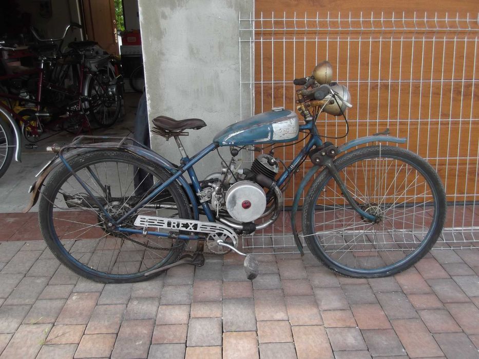 Zabytkowy rower, motocykl z silnikiem Villiers 98