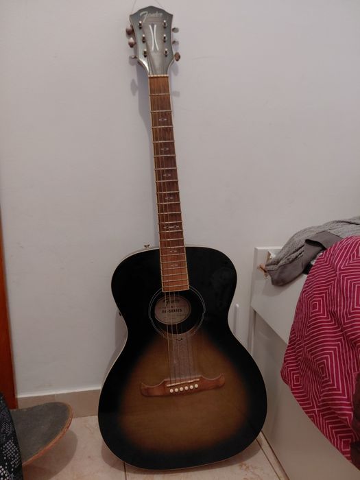 Fender eletrificada acústica