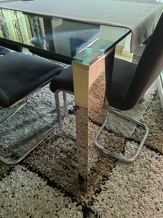 Mesa + cadeiras.  Artigo em excelentes condições