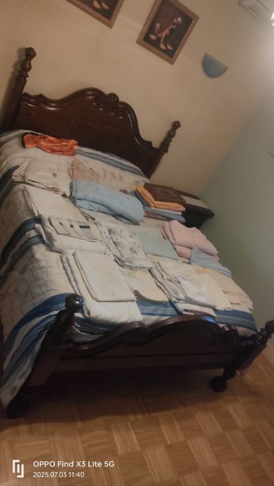 Cama em carvalho antiga.