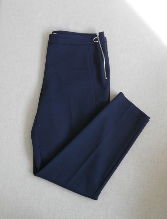 granatowe spodnie materiałowe Reserved 42