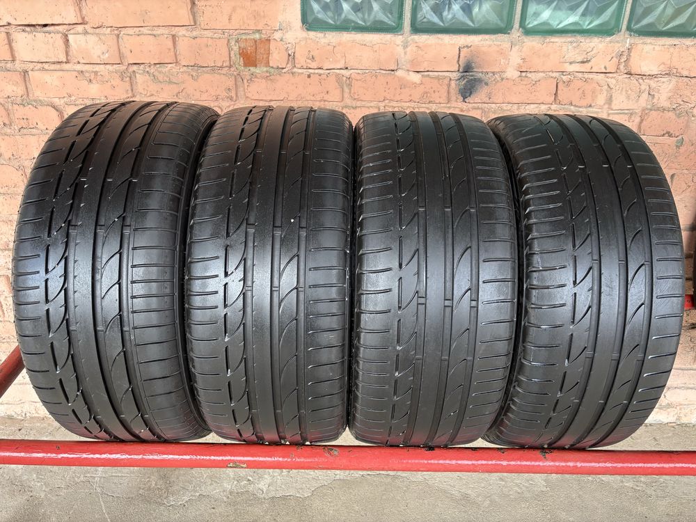 Комплект літніх шин 235/40R19 Bridgestone