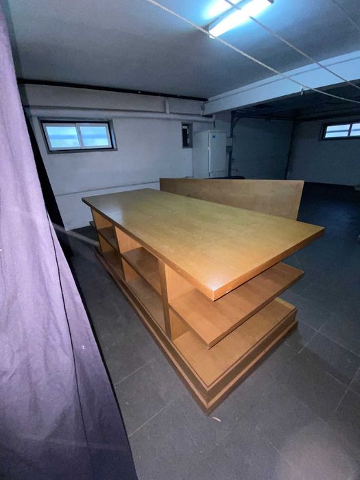 Móvel em madeira com arrumação