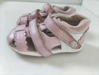 Sapatilhas e sapatos criança