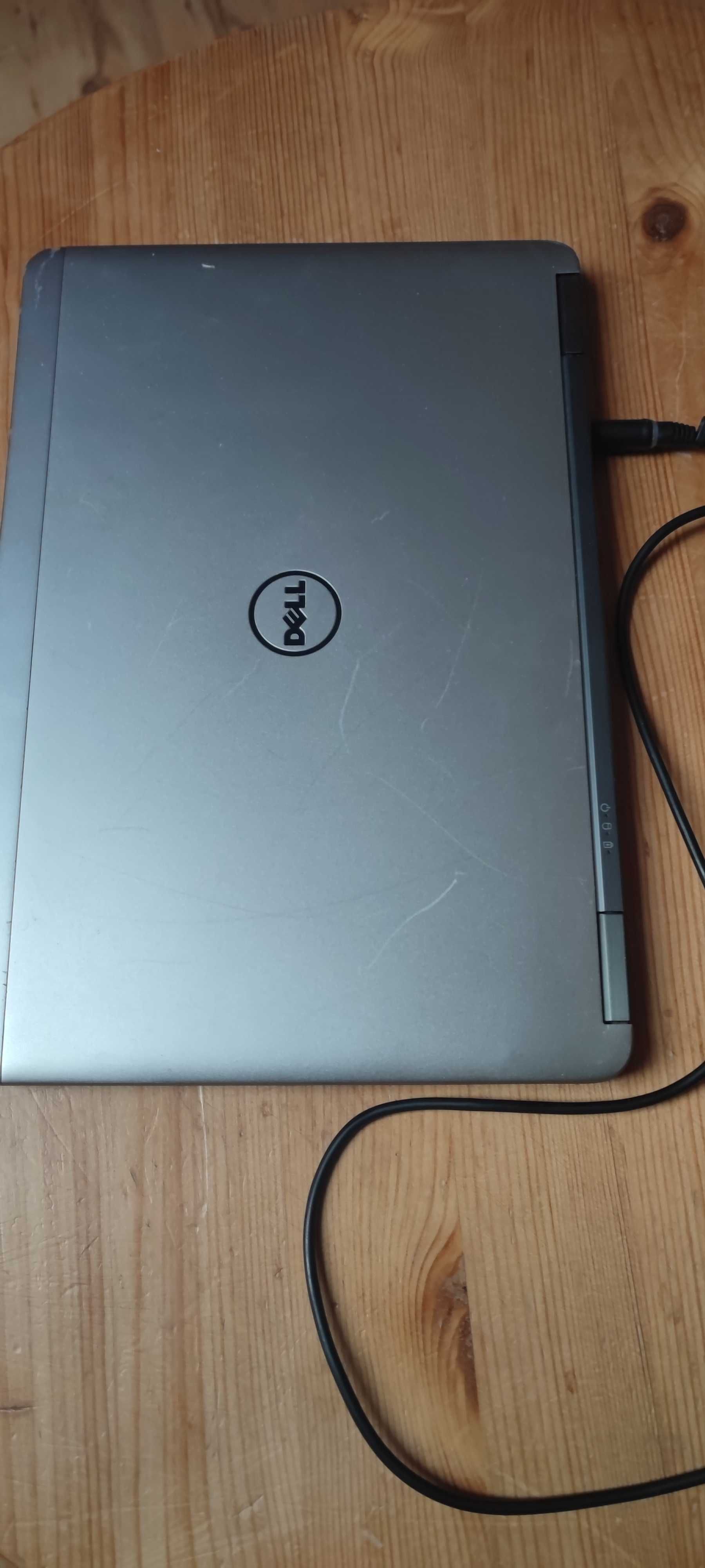 Laptop Dell mały i lekki