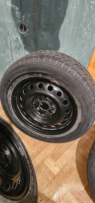 Zimowe opony z felgami stalowymi