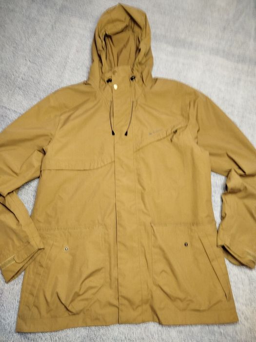 Куртка бренду Quechua