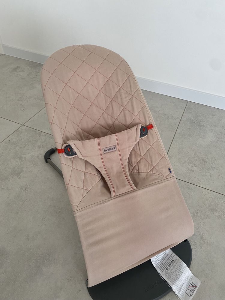 Leżaczek BabyBjorn+ zabawka