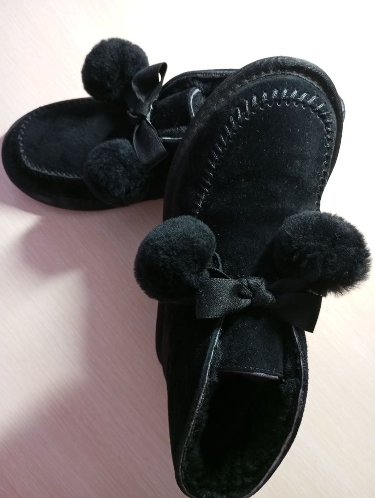 Демісезонні замшеві лофери UGG