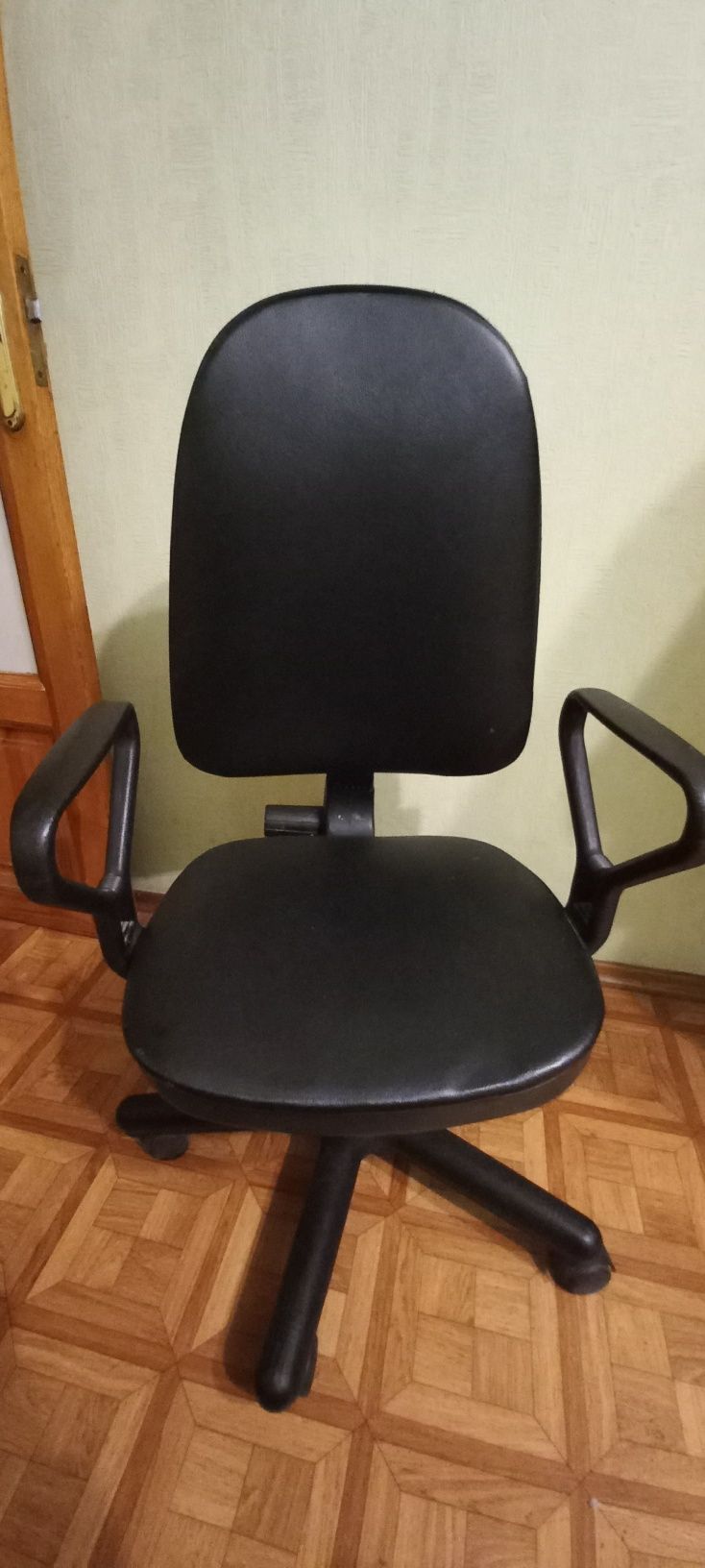 Продам офисное кресло