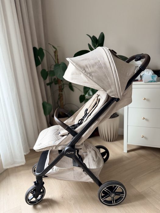 Wózek spacerowy lekki beżowy Nuna Trvl x BMW ideal