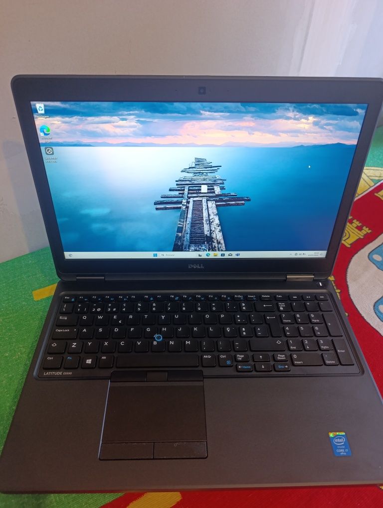 Dell Latitude E5550 (i7-5600U- 16GB RAM - 256GB SSD- GeForce 840M 2GB)