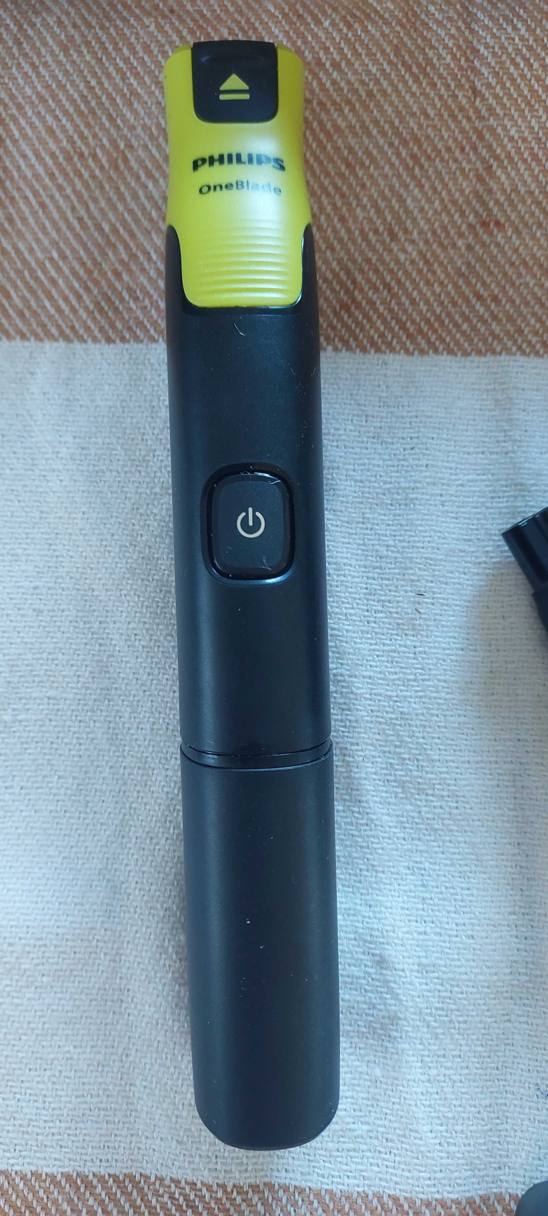 Golarka Philips OneBlade 360 z aplikacją i twardym etui na magnes