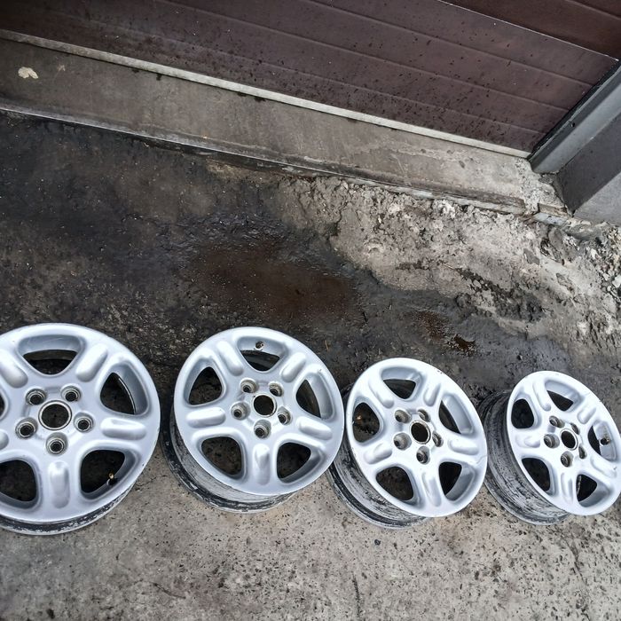 Alufelgi 15 cali komplet 4 sztuki bez opon  Land Rover Freeland