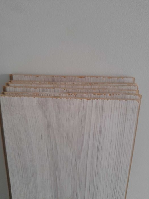 Szare panele podłogowe z demontażu