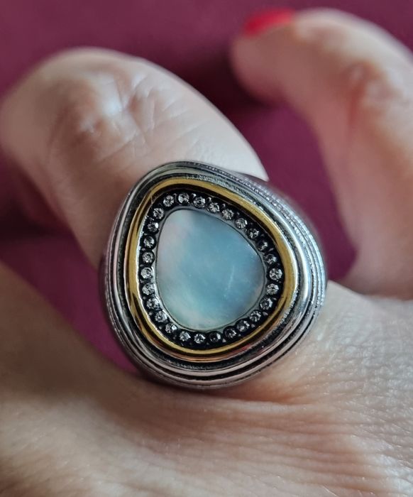 Anel bicolor, em aço, com gota em madrepérola e zirconias. T181