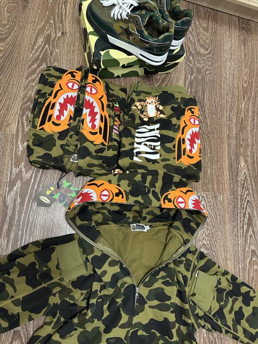 Продаю bape tiger zip-hoodie