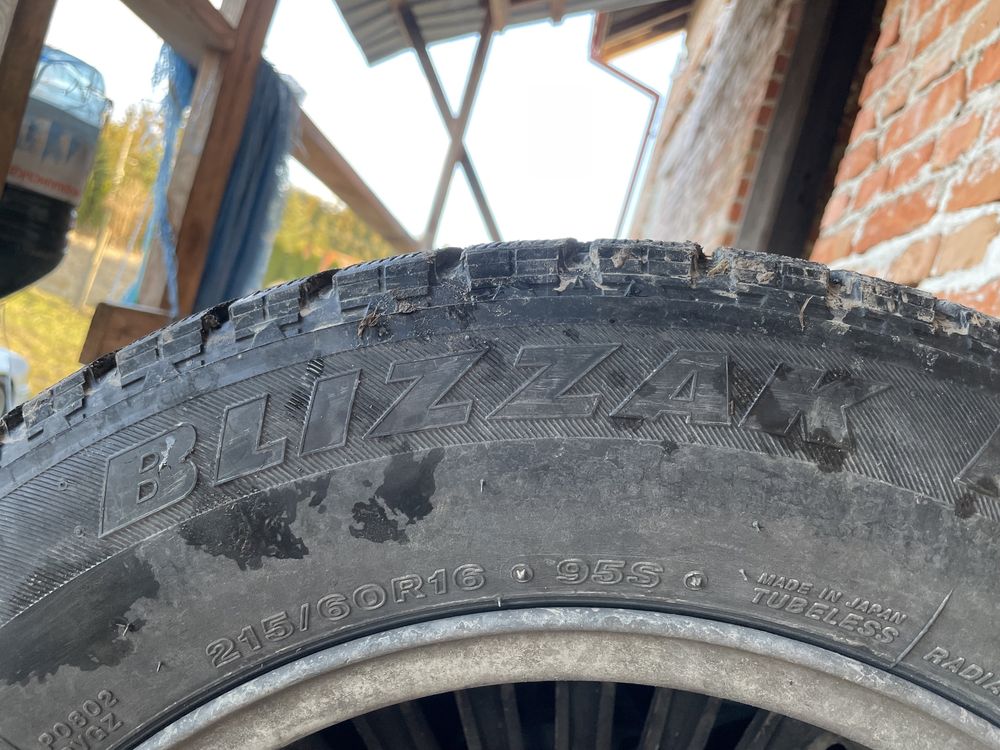 Продам зимову гуму 215/60r16