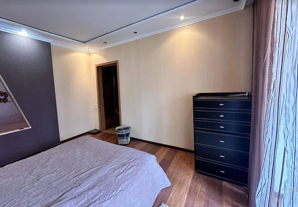 Простора 3-кімнатна квартира у центрі Хмельницького