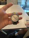 Relógio Casio prateado e dourado