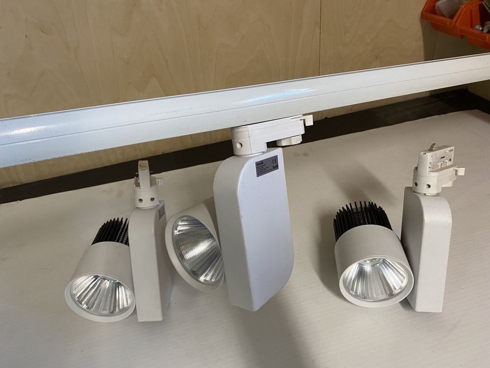 Szyna oswietleniowa  wraz z 3 lampami led