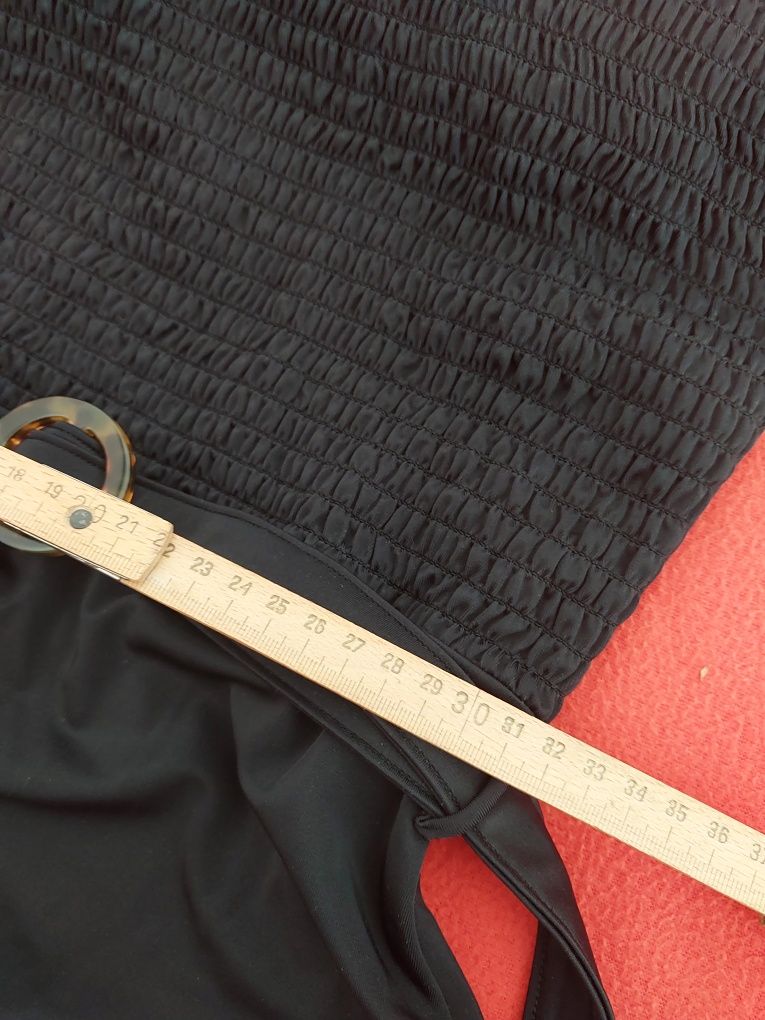 Kostium kąpielowy C&A nowy czarny elegancki
Rozmiar 44
Materiał góry k