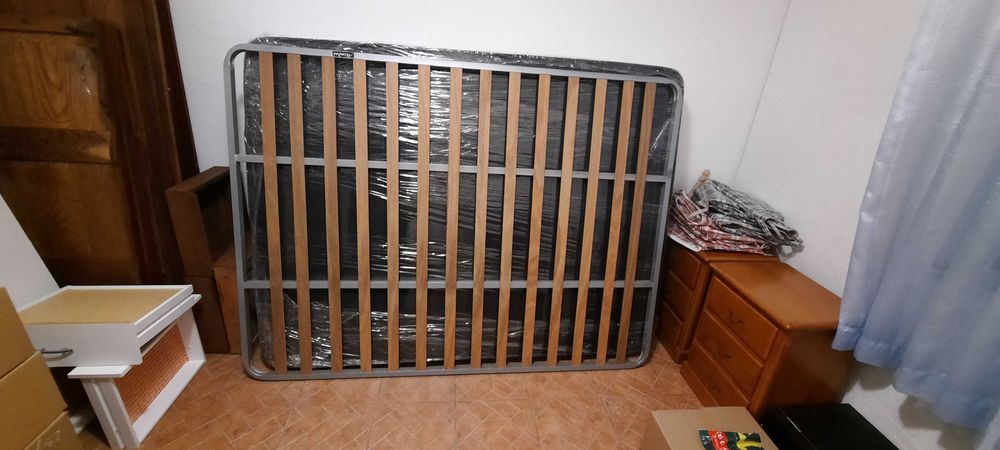 Cama em ferro de casal com estrado e Colchão