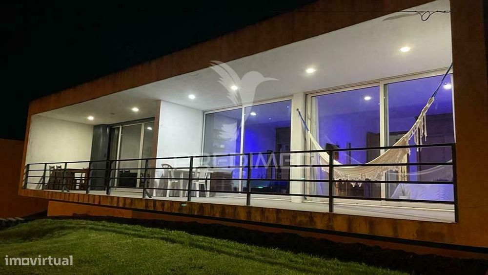 Moradia de um só piso, T3, de estilo moderno