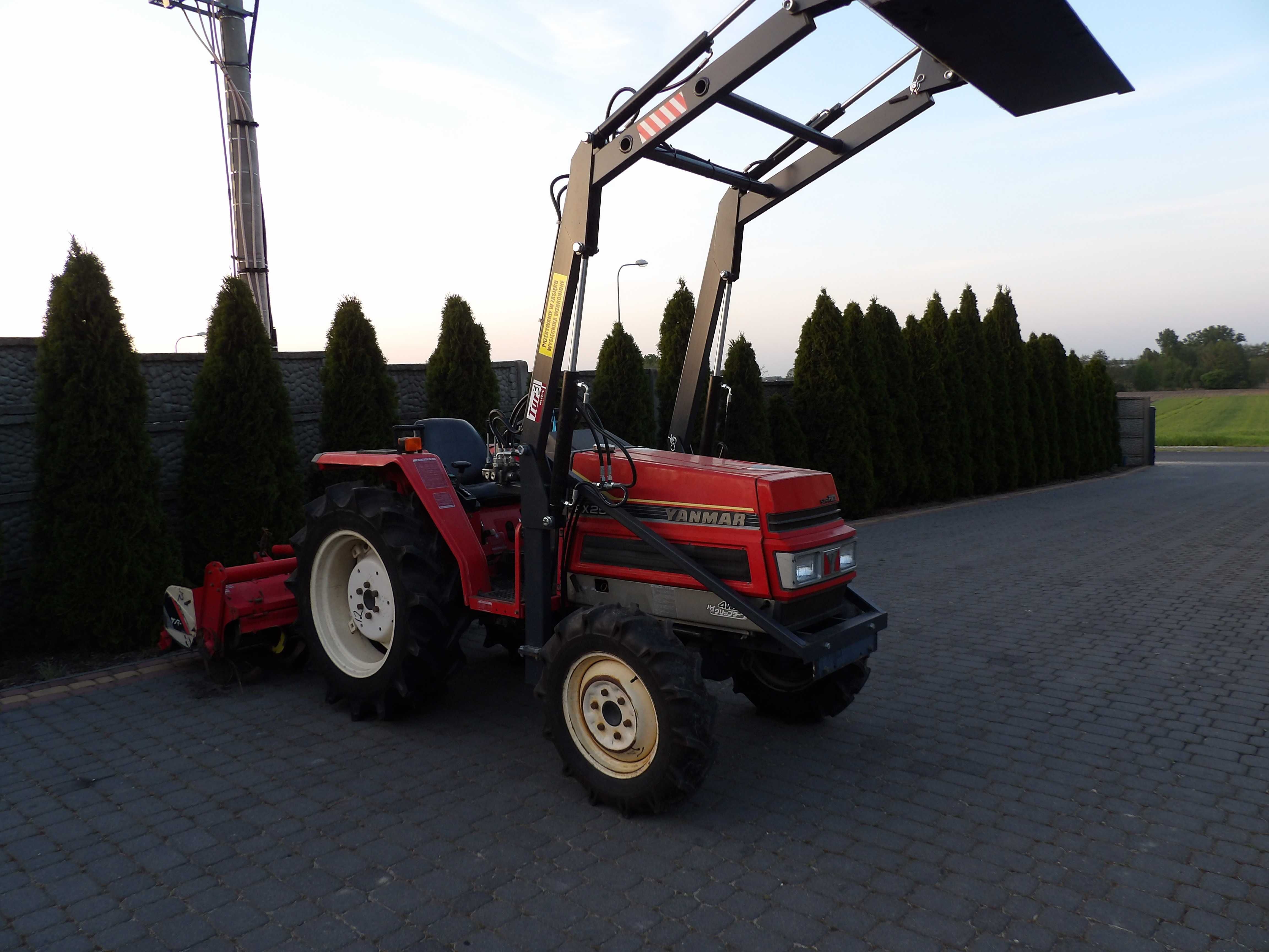 Yanmar FX 255 25 KM 4x4 wspomaganie mini traktor kubota ładowacz tur