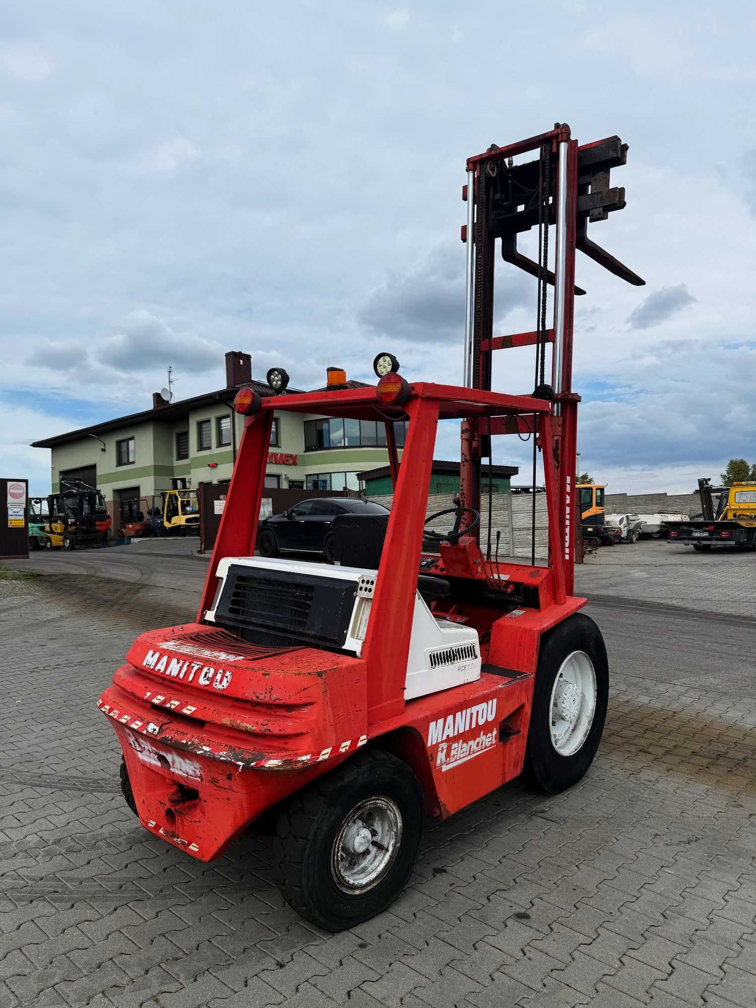 wózek widłowy terenowy MANITOU MCE25 przesuw 2500kg 3.30m IVECO diesel