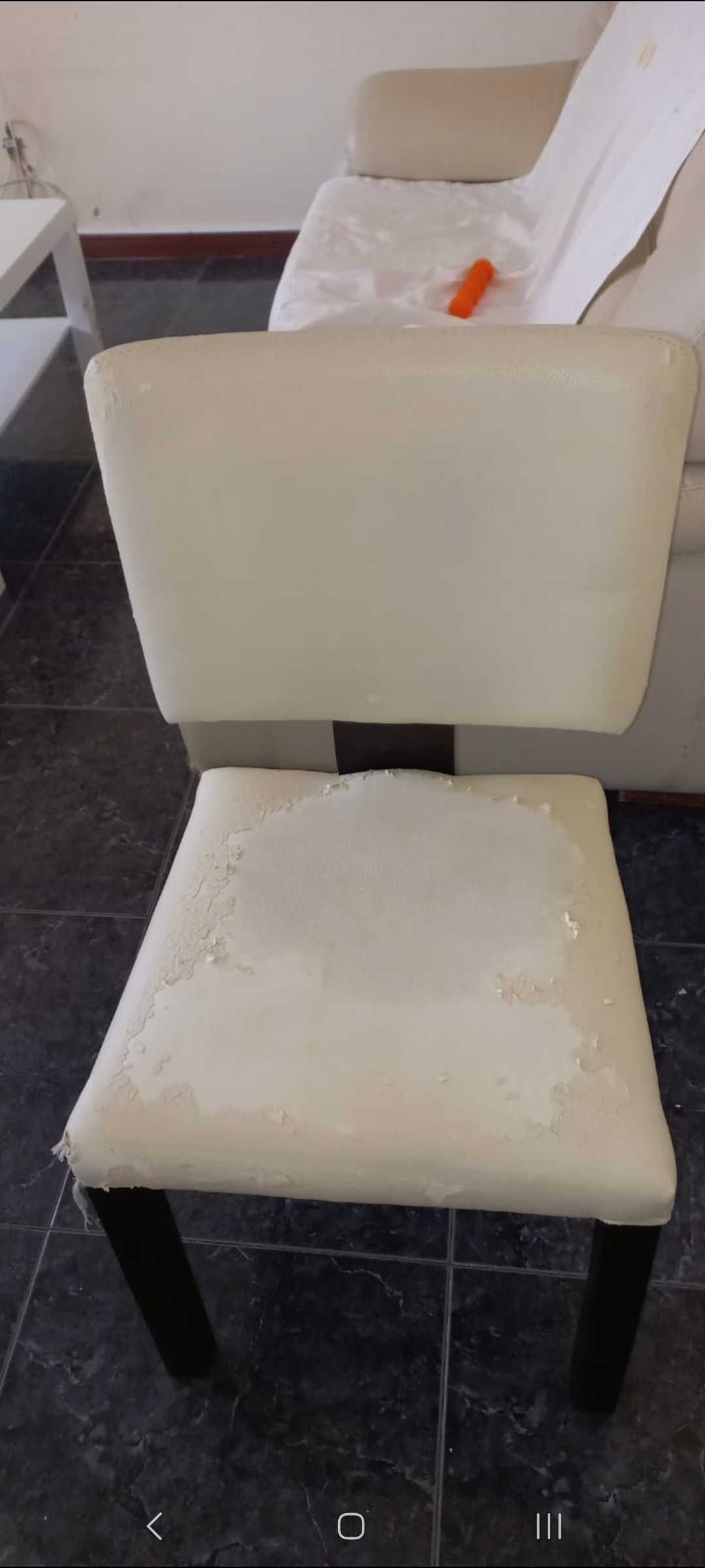 Mesa de jantar e 4 cadeiras