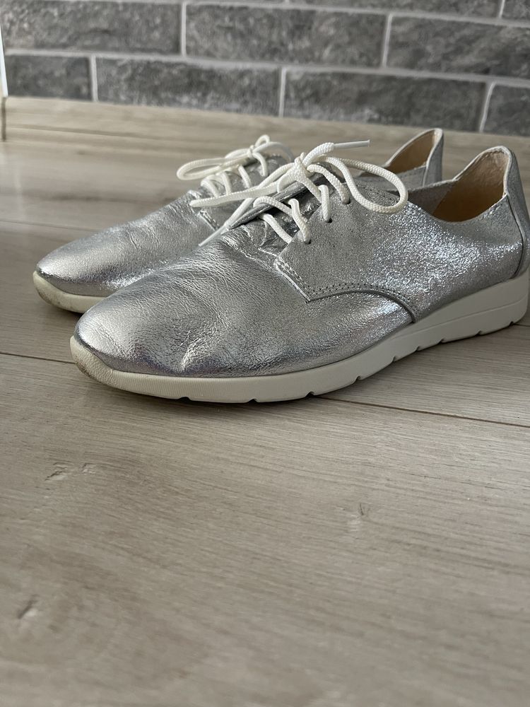 Туфлі сріблясті