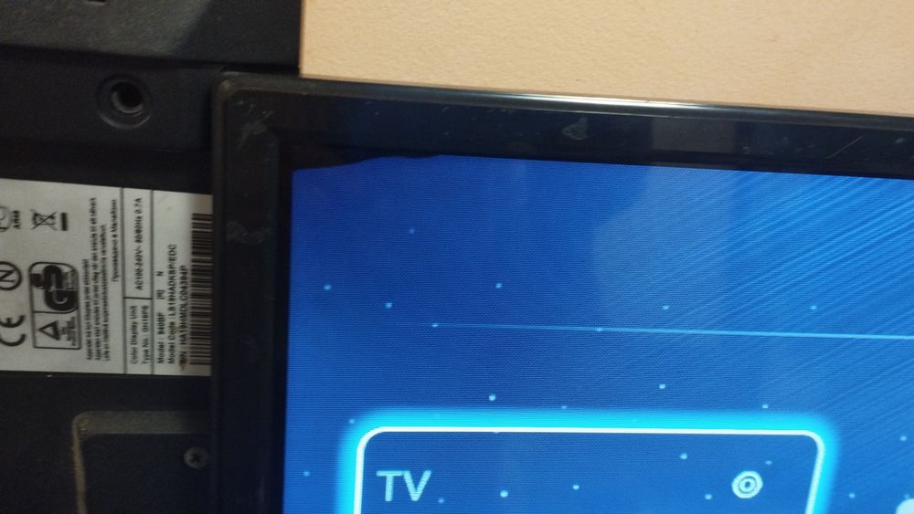 Телевізор saturn 32 T2, smart , wi fi ,