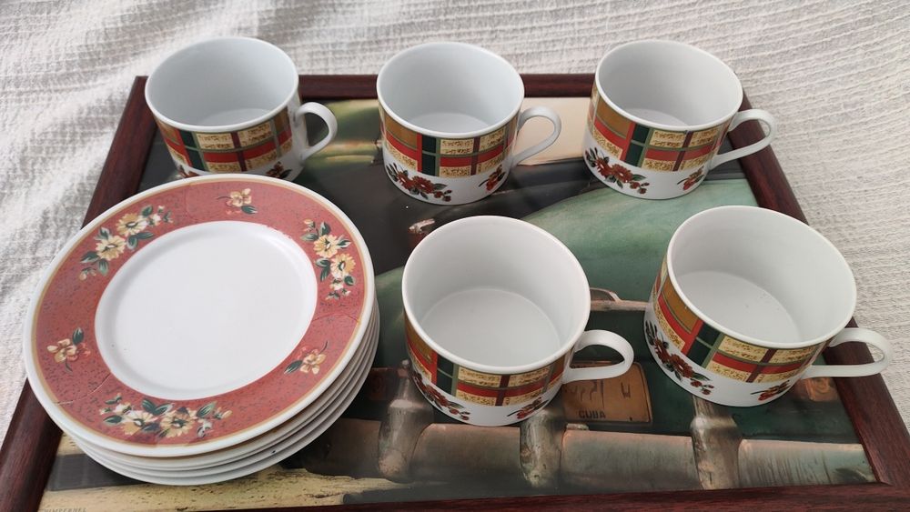 Canecas diversas para chá e café