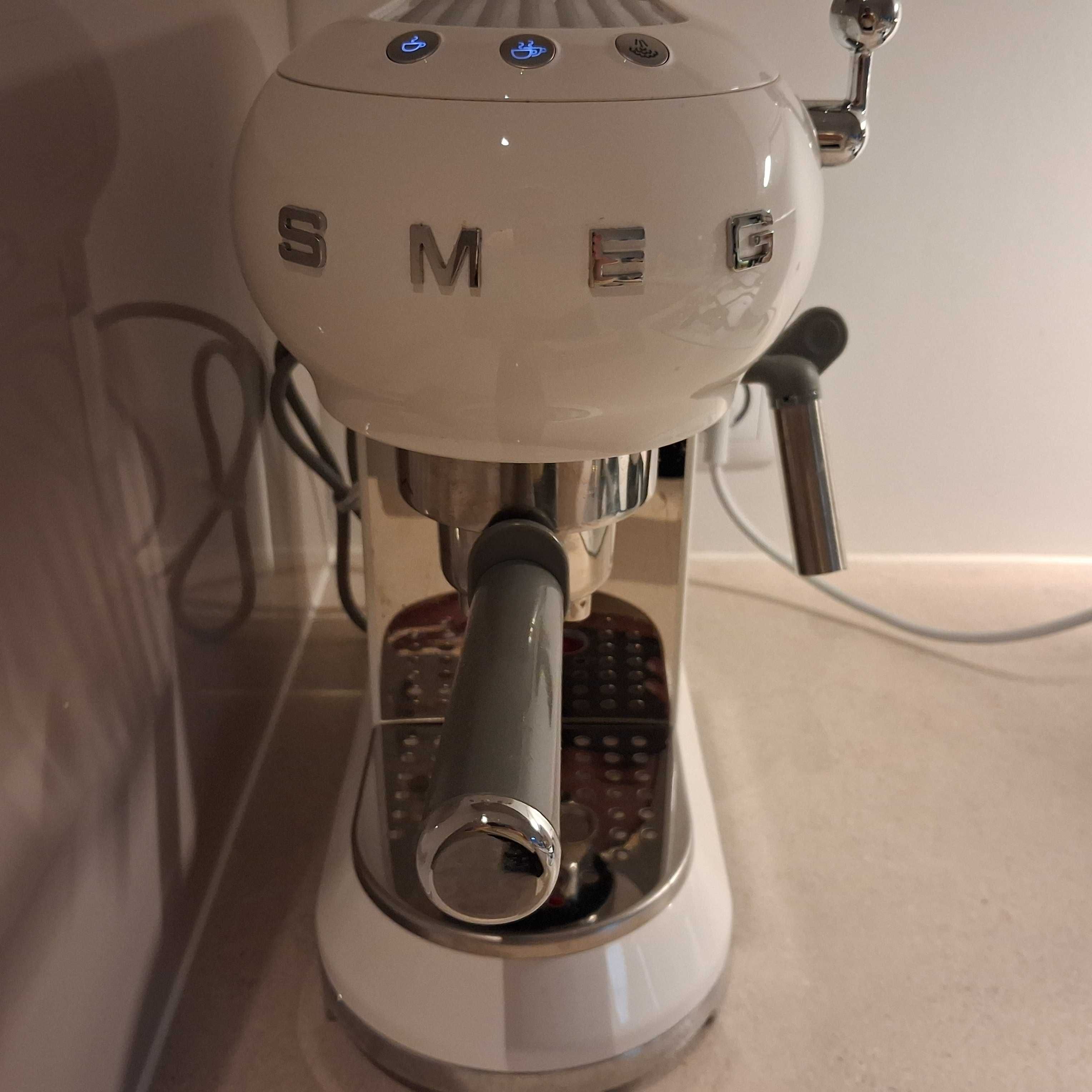 Smeg- ekspres do kawy retro style ECF02WHEU