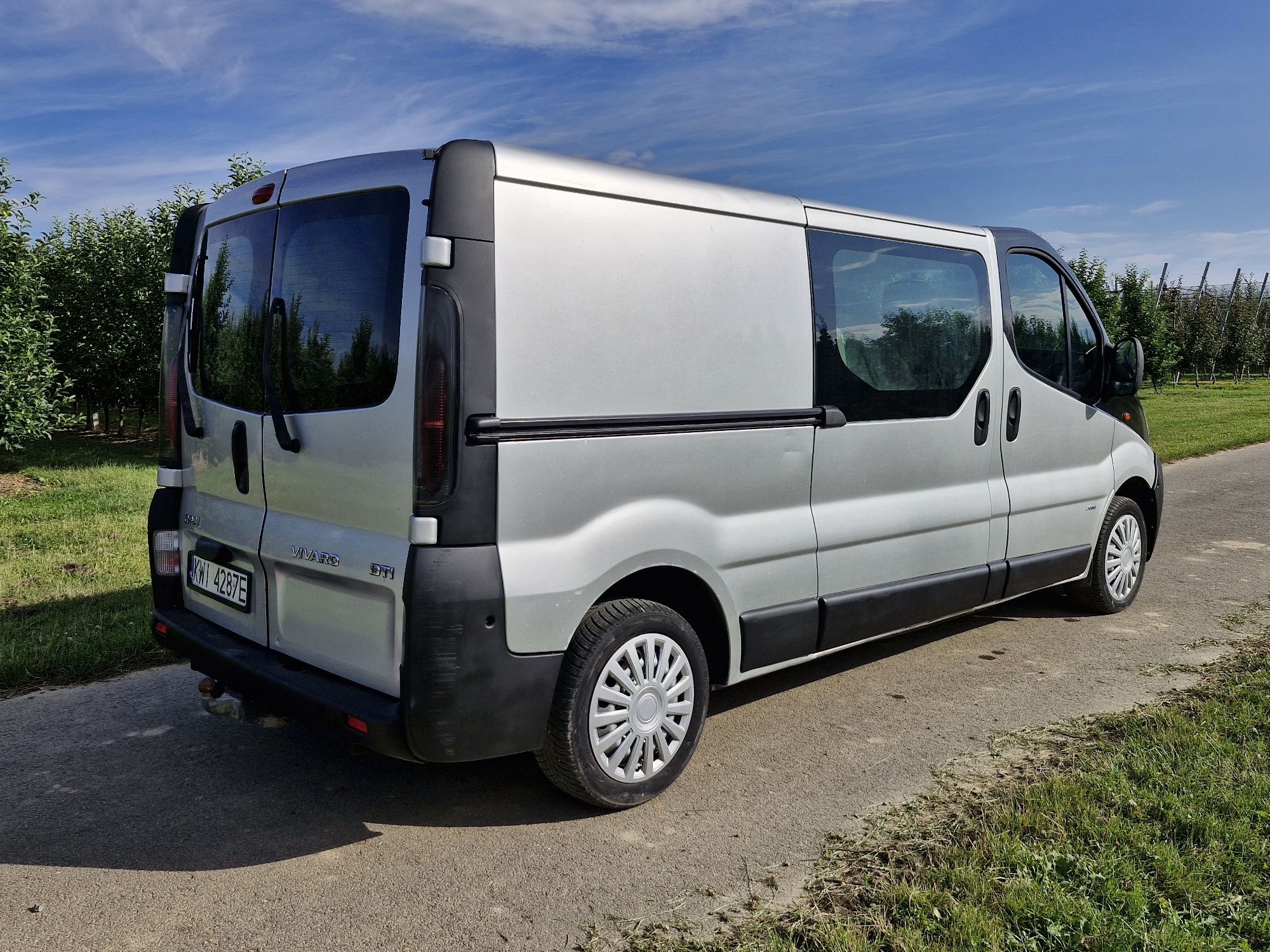 Opel Vivaro Long 6 osób