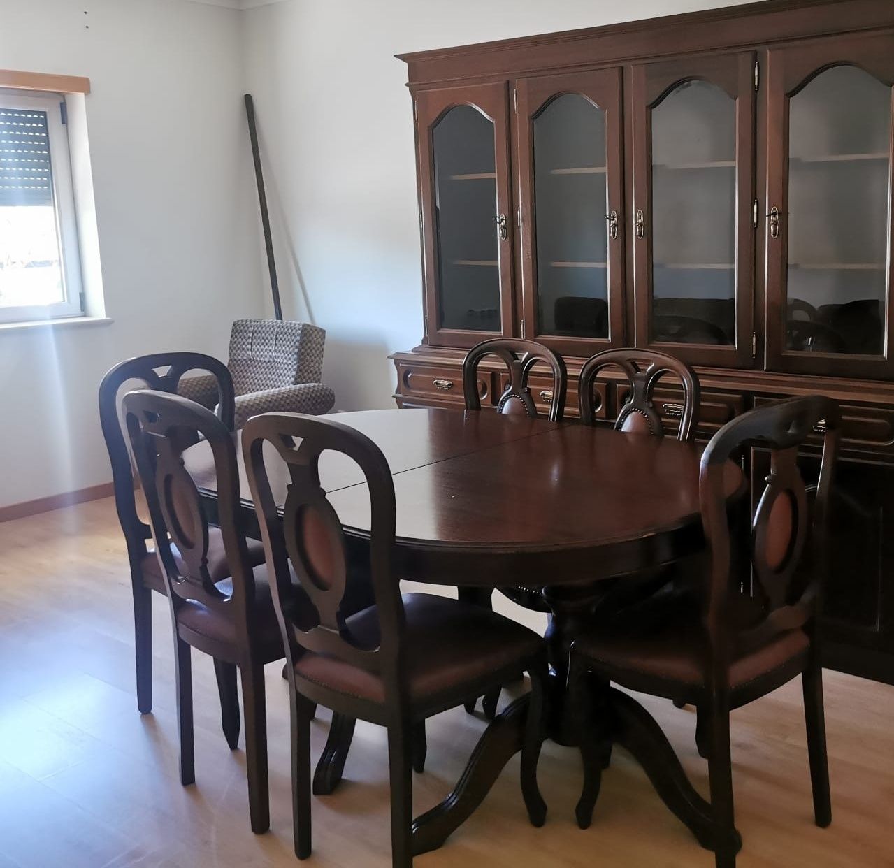 Mesa com 6 cadeiras