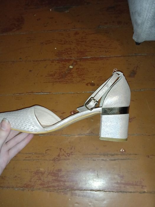 Продаються туфлі з випускного 37 розмір